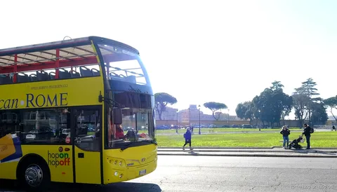Oberdeck-Bestuhlung bei der Vatikan- und Hop-On-Hop-Off-Bus-Kombi Rom